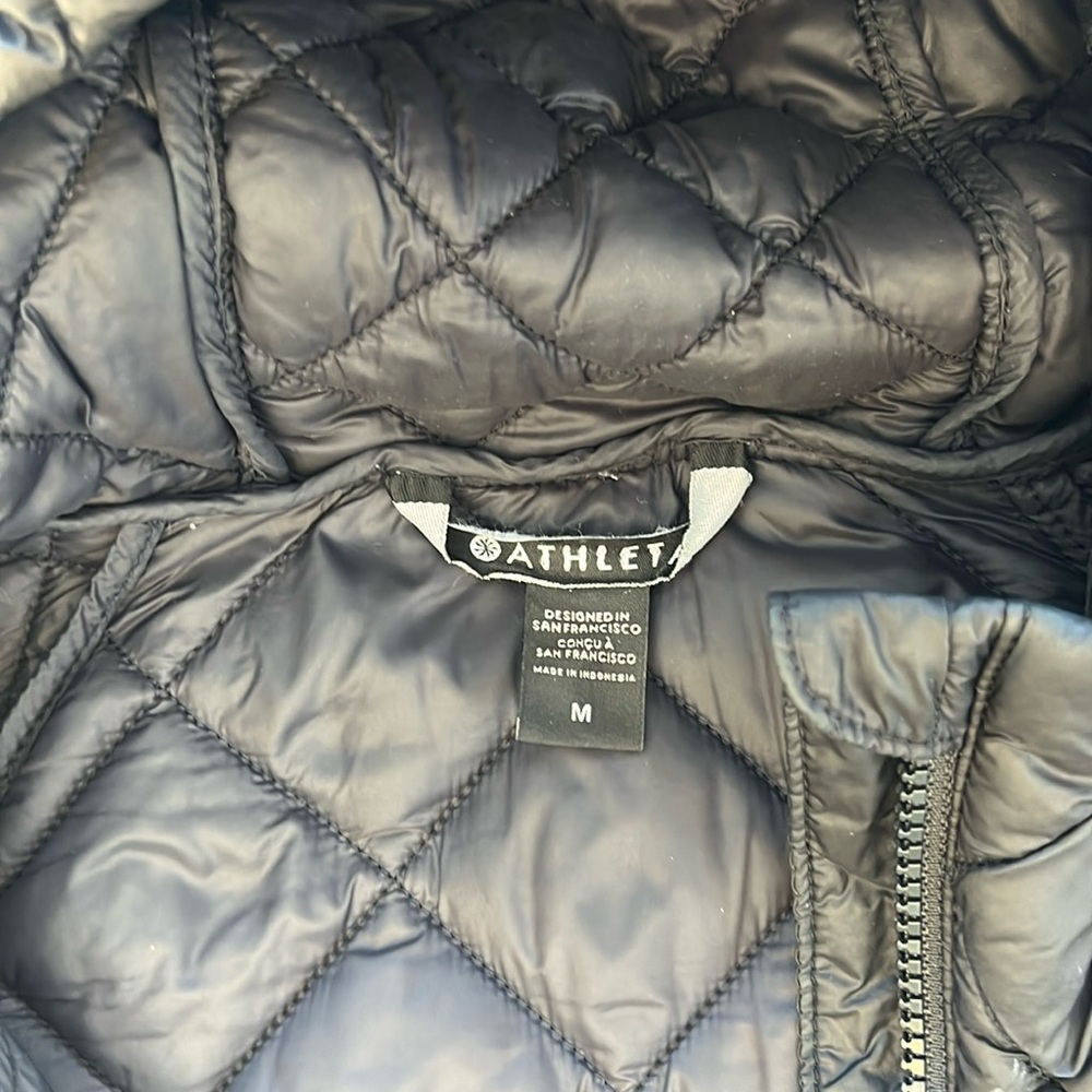 Whisper Featherless Puffer Parka from ATHLETA. SIZE M